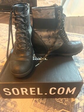 Sorel Women's Black Lace-Up Combat Boots with Gray Camo Panels
